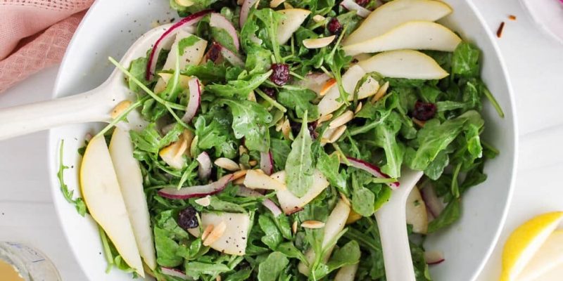 Ensalada con pera y almendras